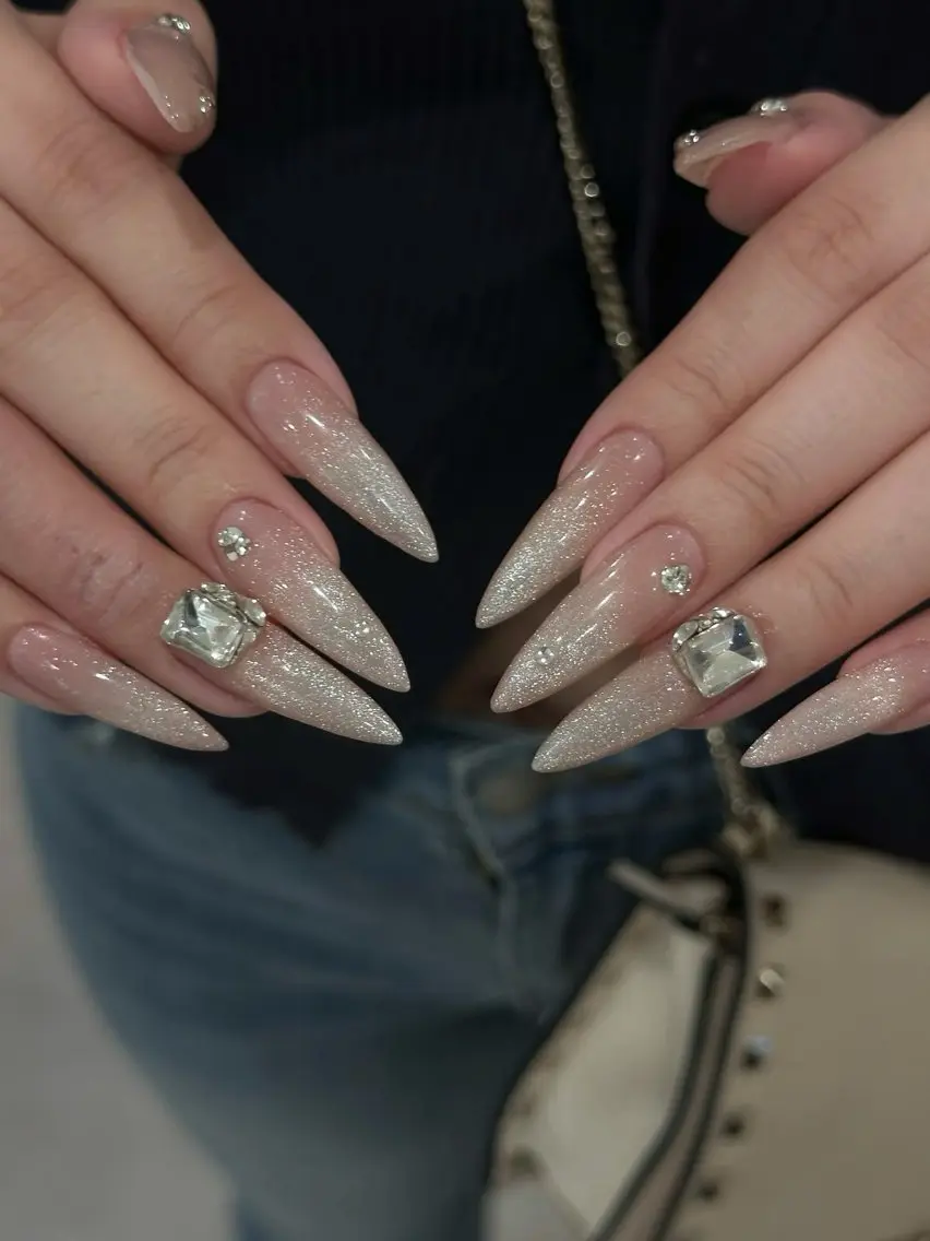 ネイル 長さ出し キラキラネイル 韓国ネイル ロングネイル ワンホンネイル ハンドネイル Josie nail salonのネイルデザイン