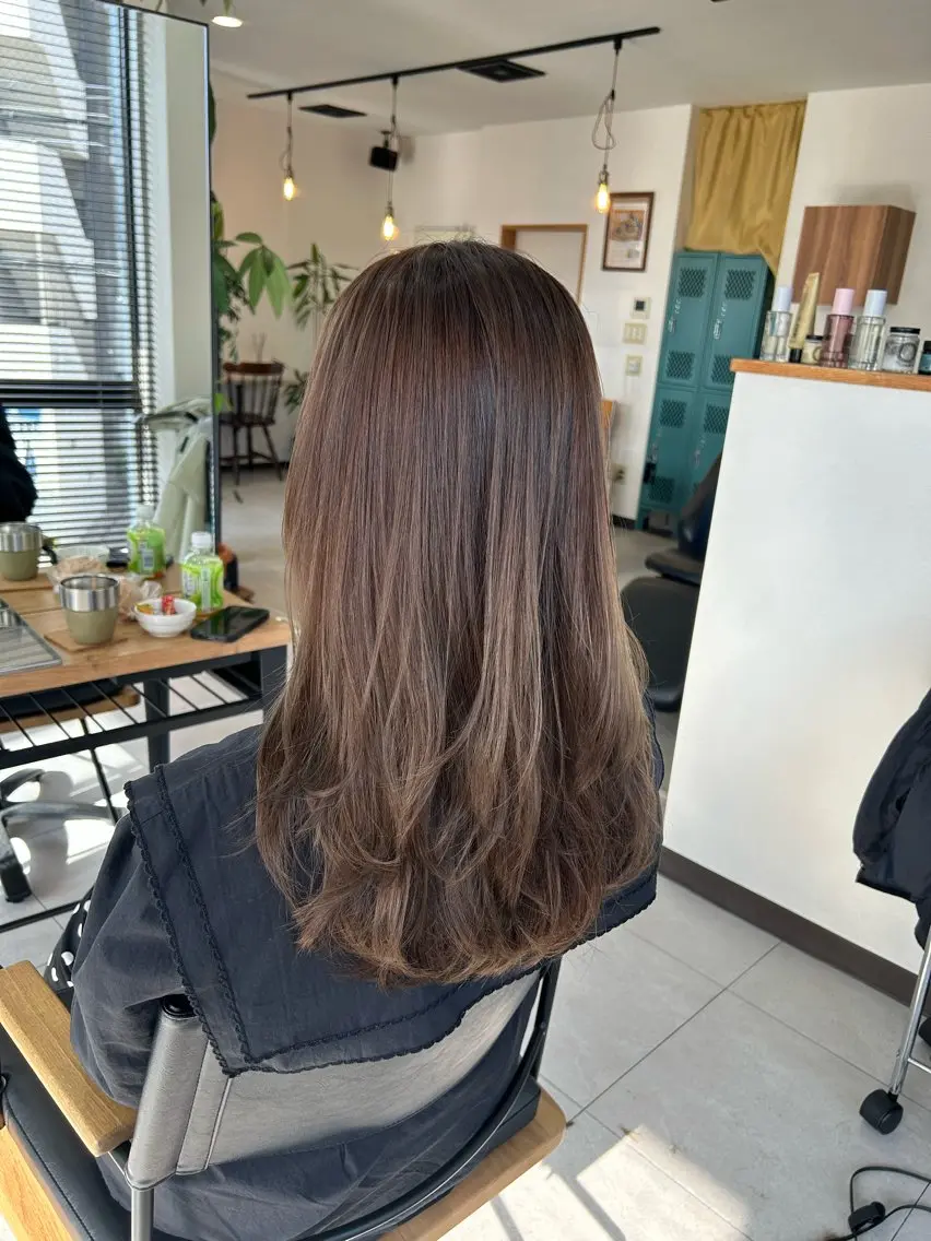 ロング カラー ベージュカラー ブリーチ ラベンダーカラー ラベンダーベージュ ブリーチなしカラー 水間 鈴奈のヘアスタイル
