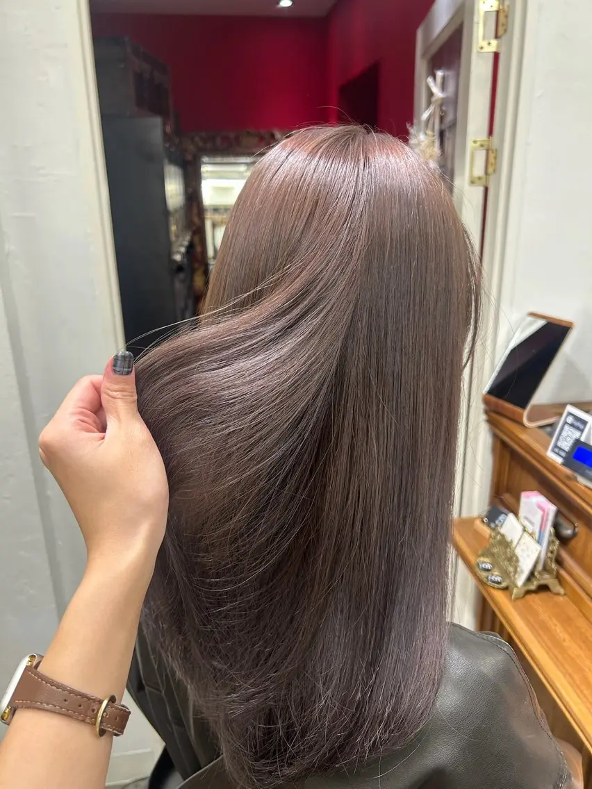 セミロング カラー ブラウンカラー 透明感カラー ラベンダーカラー カット ヘアカラー 梓真💐 ツヤ髪　渋谷のヘアスタイル