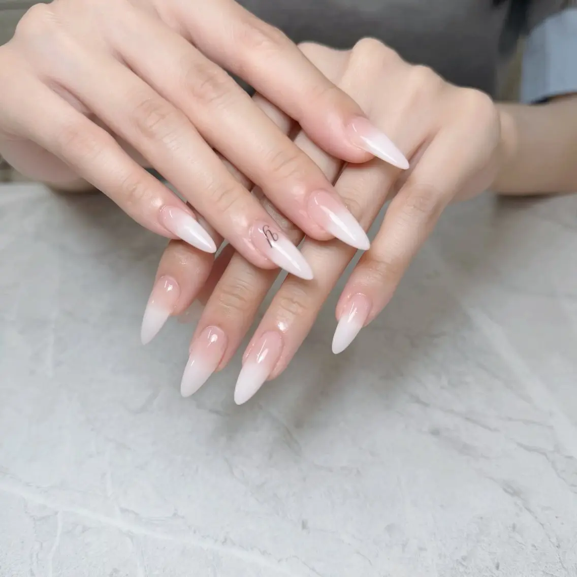 ネイル フレンチネイル キラキラネイル 韓国ネイル シンプルネイル ワンホンネイル ハンドネイル MEI Nailのネイルデザイン