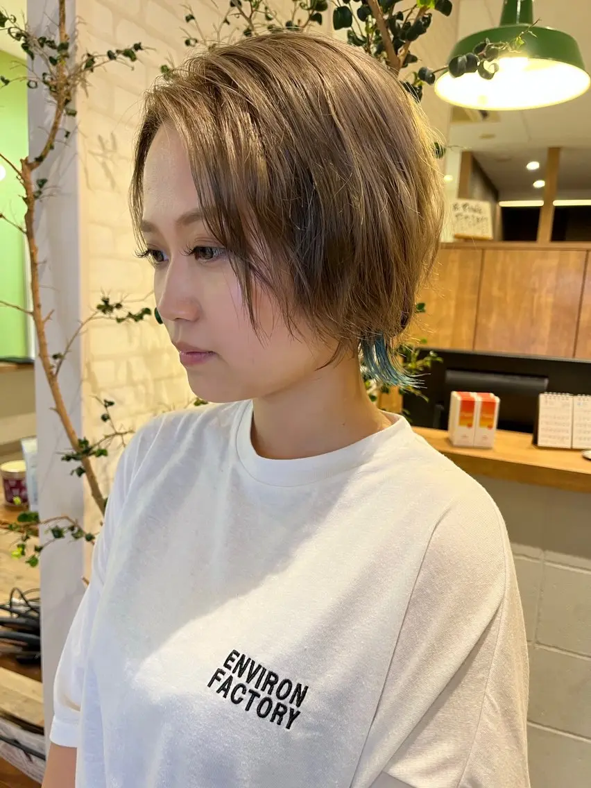 ショート カラー ブルーカラー ウルフカット 三宅 壱輝のヘアスタイル
