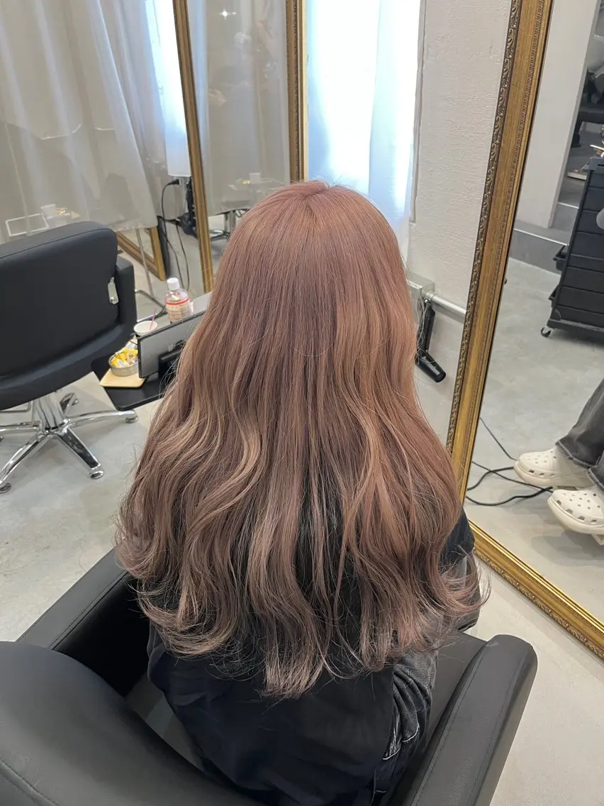 ロング カラー ベージュカラー 黒髪 ミルクティーベージュ グレージュ/透け感 カラー/透明感カラーのヘアスタイル