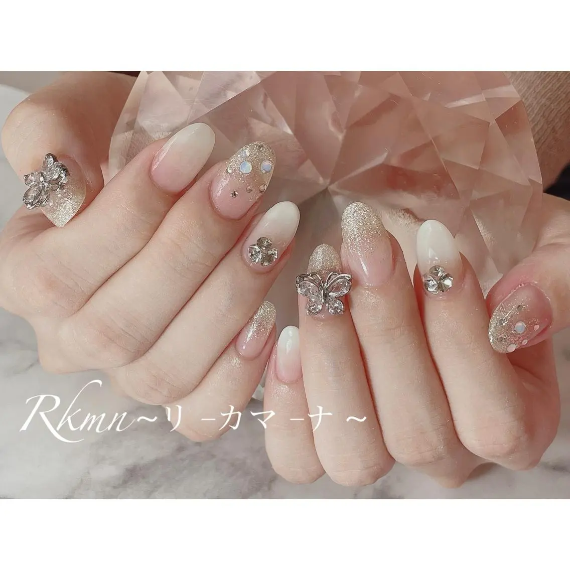 ネイル アートネイル グラデーション 春ネイル ホワイト ハンドネイル フットネイル ハンドケア Rkmn ~リ-カマ-ナ~のネイルデザイン