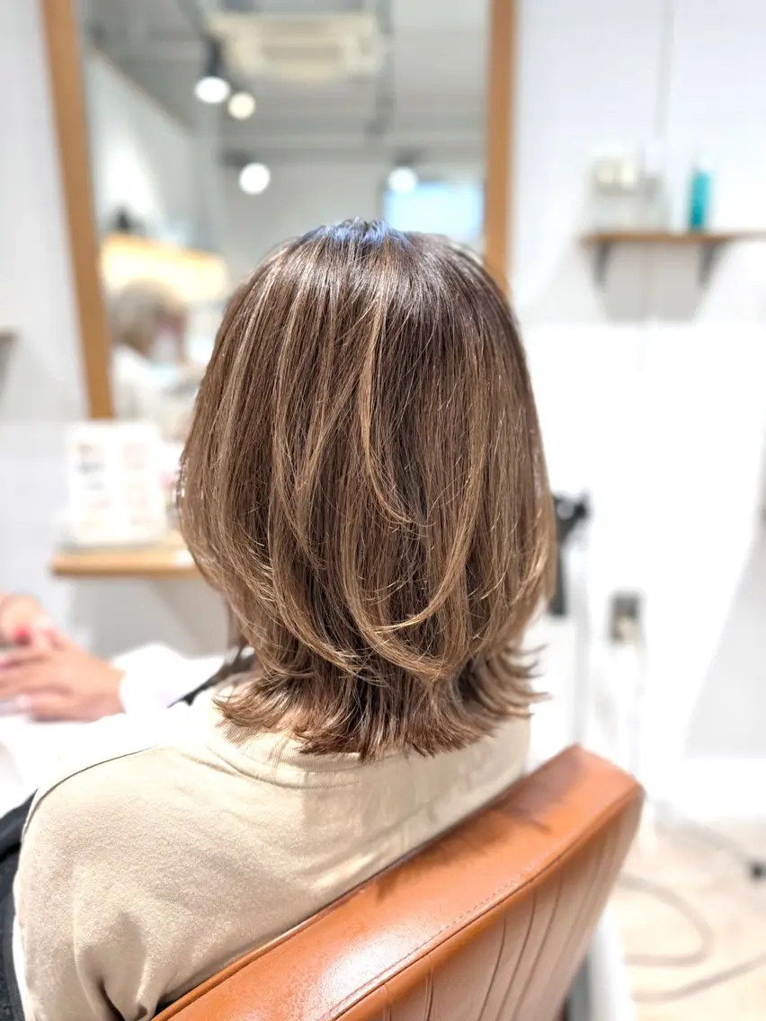 ミディアム ボブ ハイライト レイヤーカット まつげ兼任しもさこ 🌟レイヤー得意のヘアスタイル