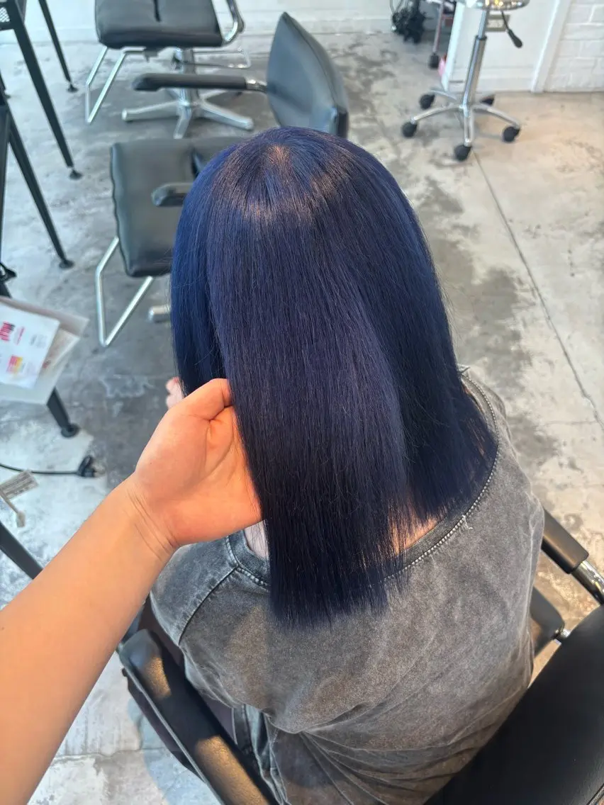 ミディアム カラー ブルーカラー ネイビーカラー レイヤー sala 推しカラー職人🎀のヘアスタイル