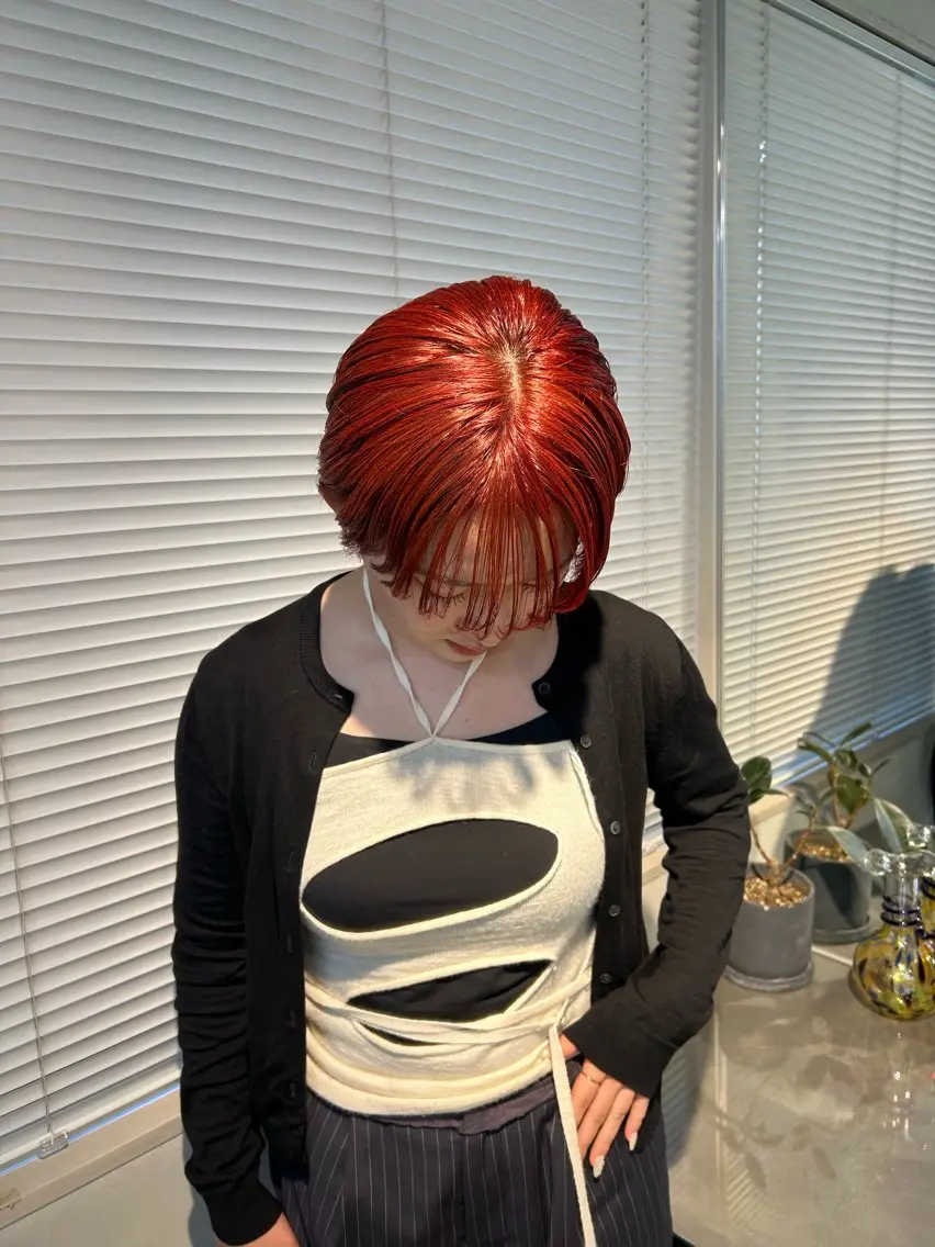 ショート カラー ブリーチ 浅野 桃代のヘアスタイル