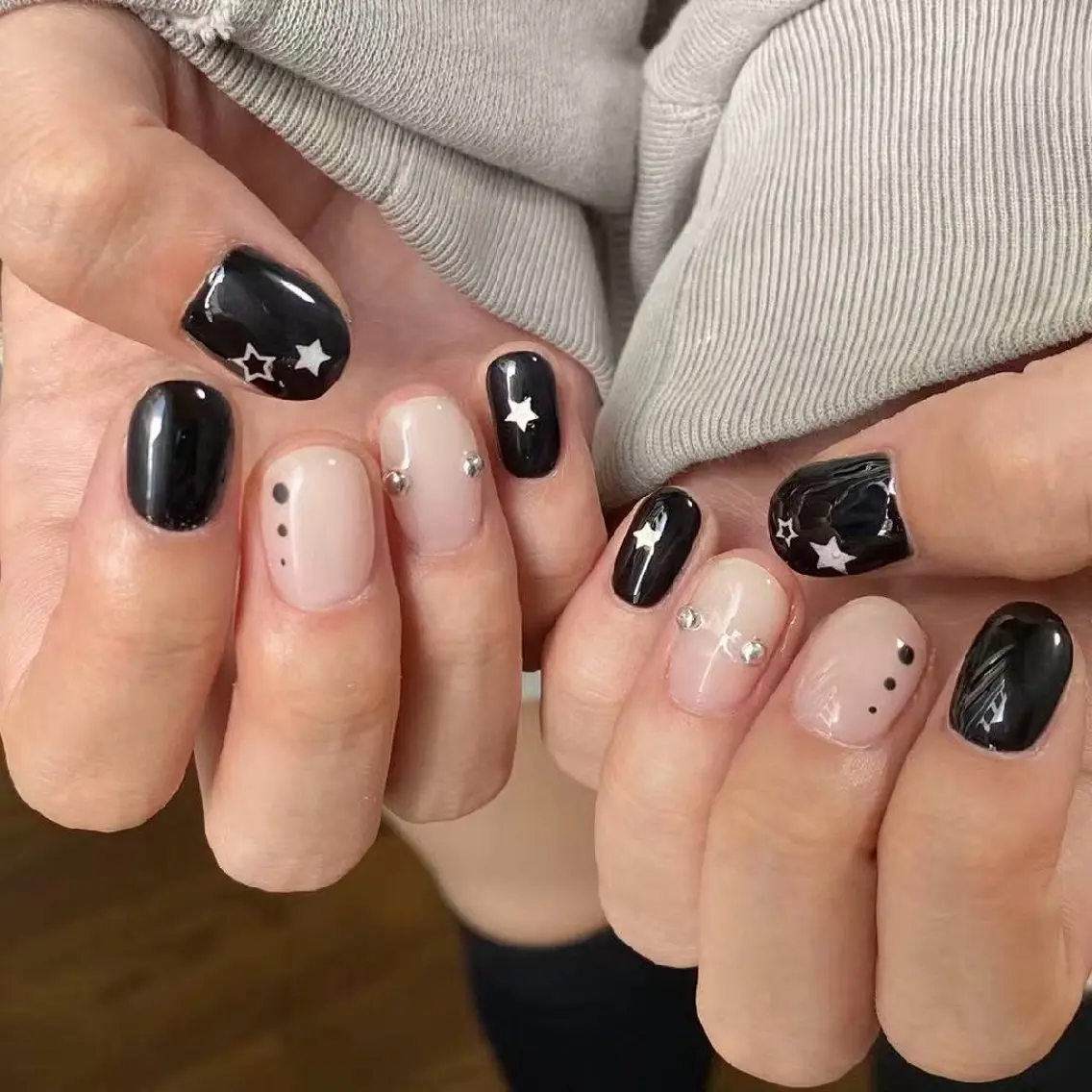 ネイル 氷ネイル・うるうるネイル 韓国ネイル ラメ(グリッター) シンプルネイル ネイル💕& まつ毛パーマのネイルデザイン