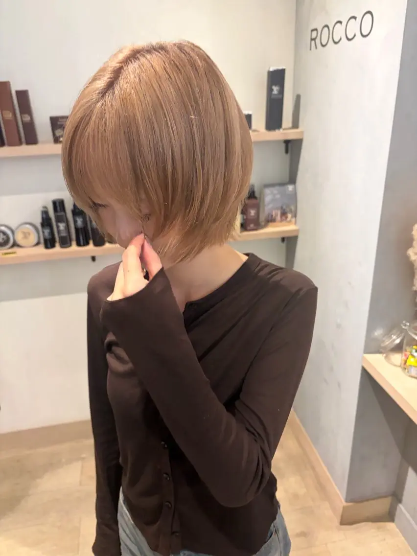 ショート ヘアカラー ROCCO アイナ/ レイヤー透明感カラーのヘアスタイル