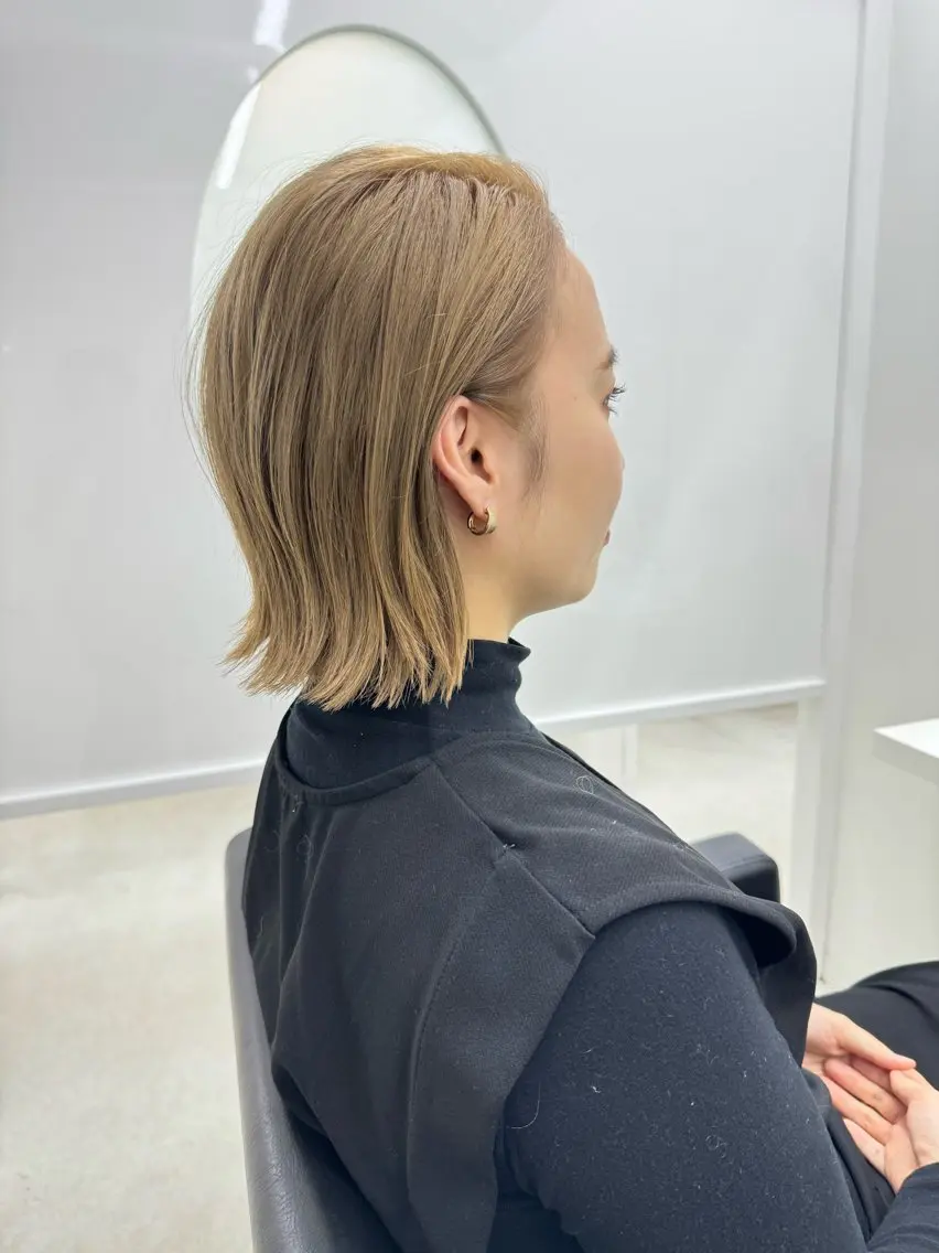 ショート カラー ブリーチ ハイトーンカラー 外ハネヘア 宮腰一磨 ・ショート・ボブ🌿のヘアスタイル