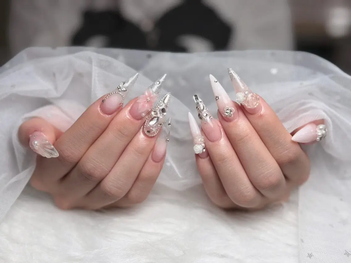 ネイル アートネイル 長さ出し ジェルネイル 韓国ネイル マグネットネイル ハンドネイル Cloudy Chan Nailのネイルデザイン