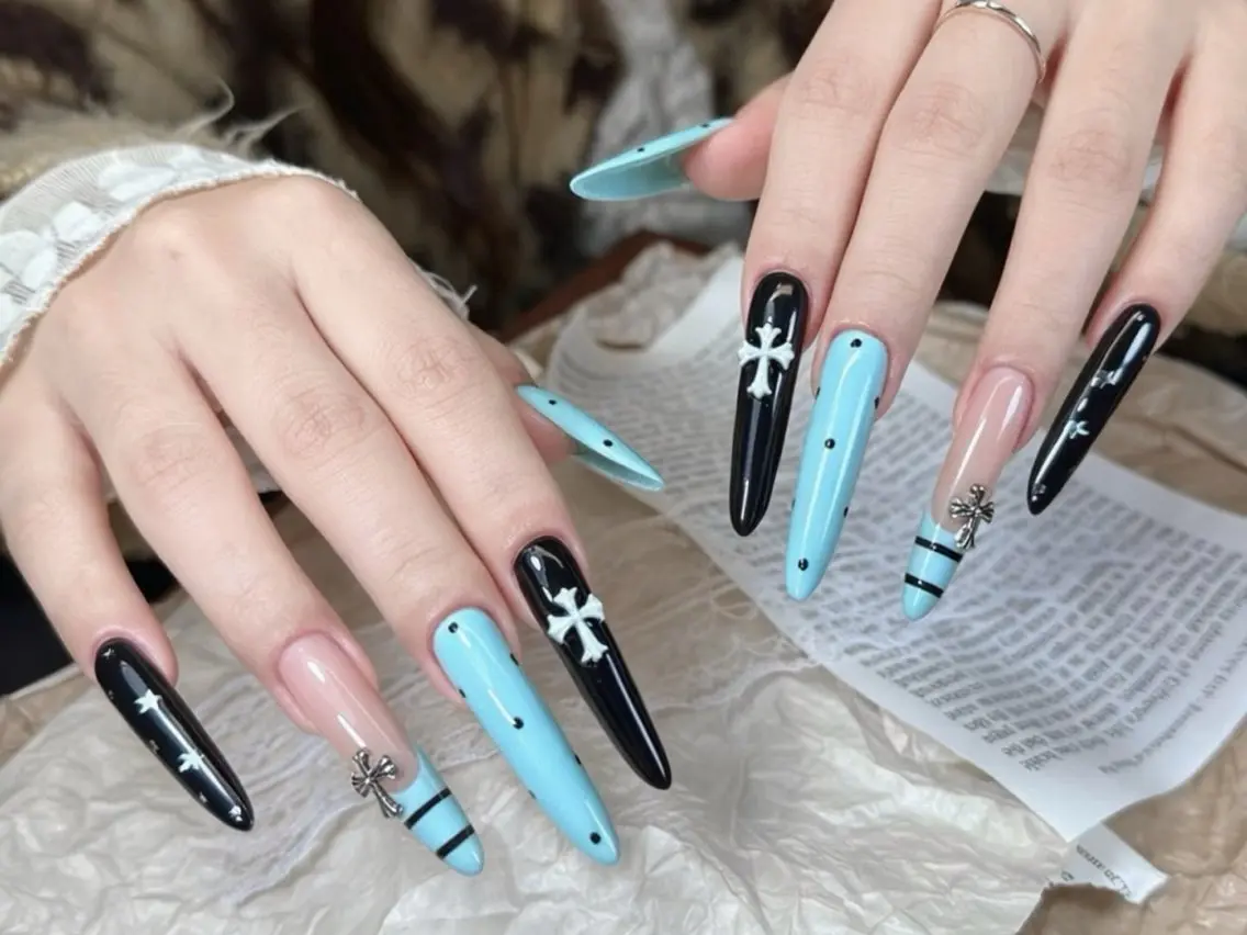 メンズ ネイル メンズ韓国風 ハロウィン クリスマス べっ甲ネイル ボルドー ハンドネイル NEW NAIL 池袋🔥🧲のネイルデザイン