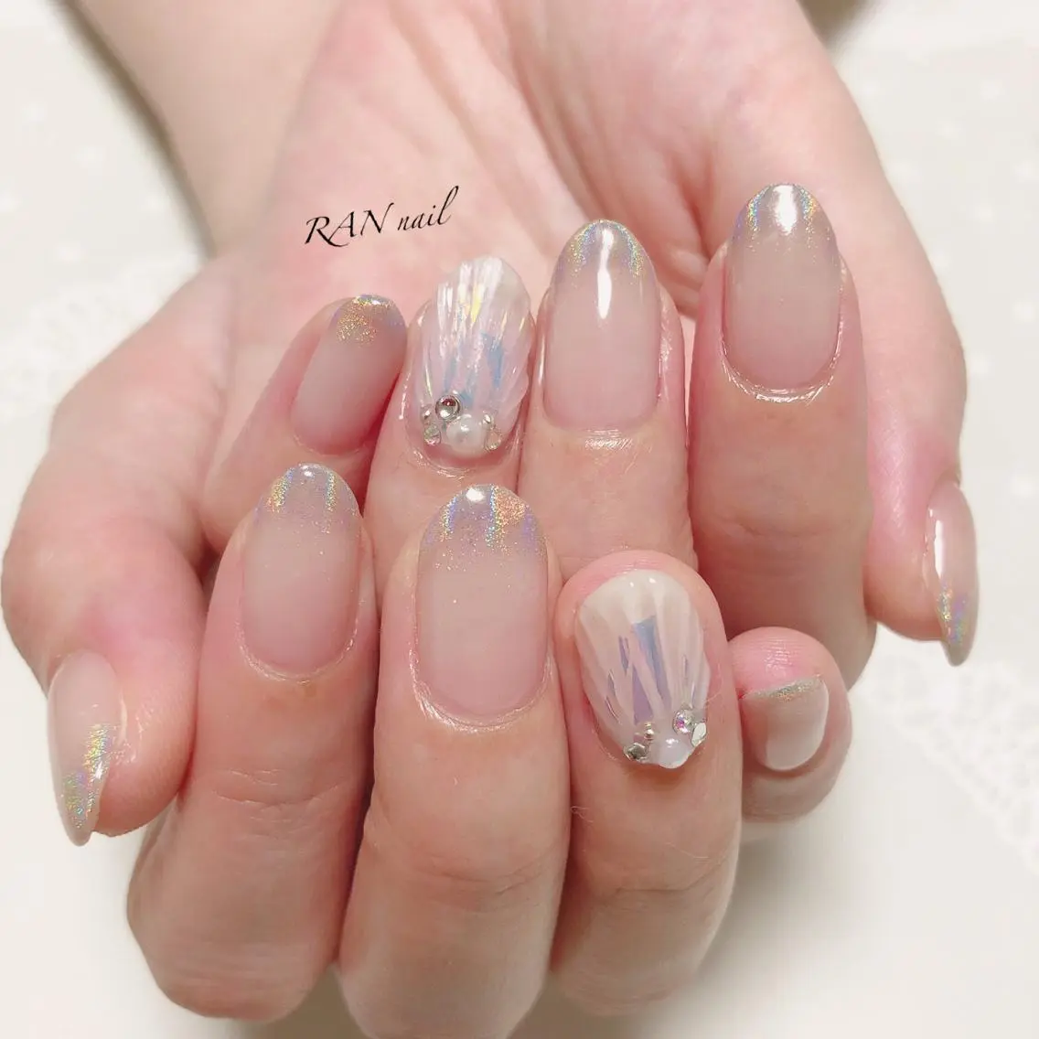 ネイル フットネイル グラデーション キラキラネイル ラメ(グリッター) ホワイト ハンドネイル フットネイル RAN nailのネイルデザイン