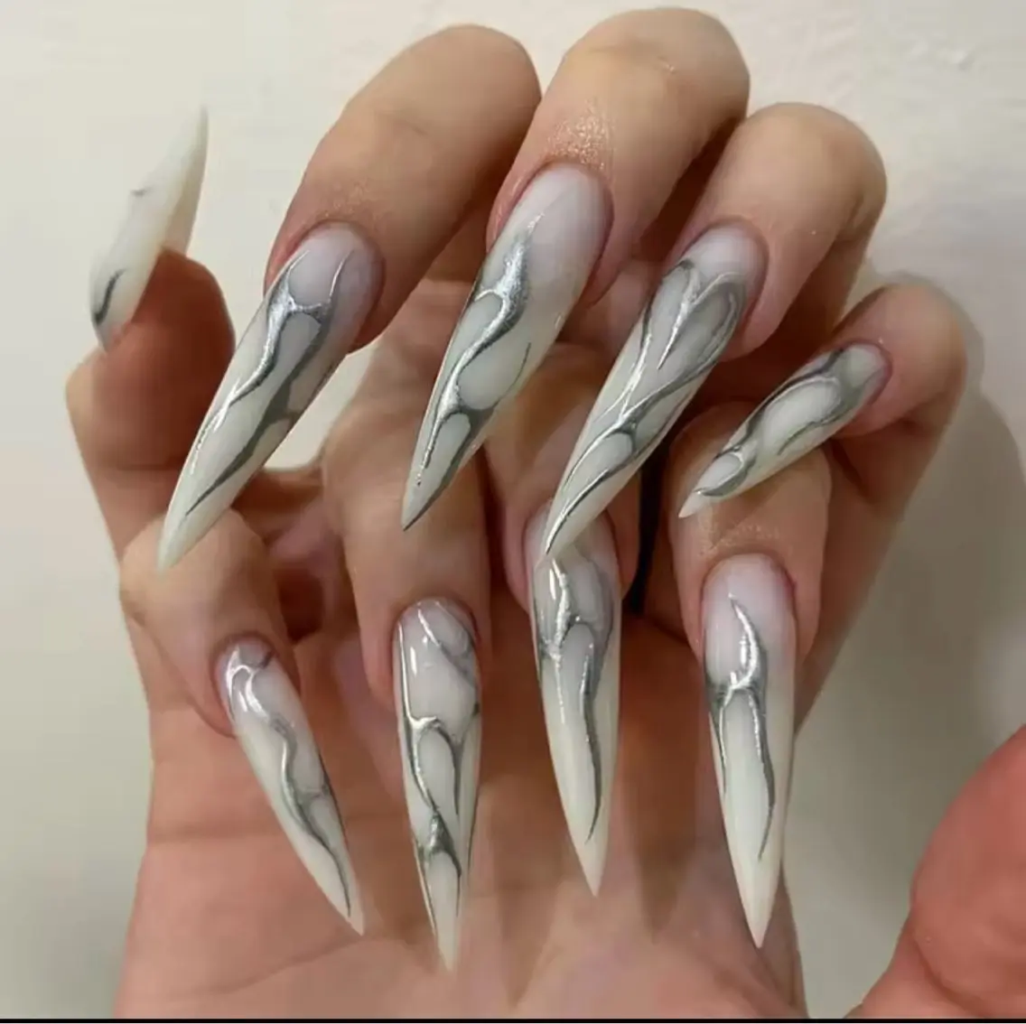 ネイル オーロラネイル クリアネイル フレンチネイル ジェルネイル ガーリー ハンドネイル Sakura Nail Salonのネイルデザイン