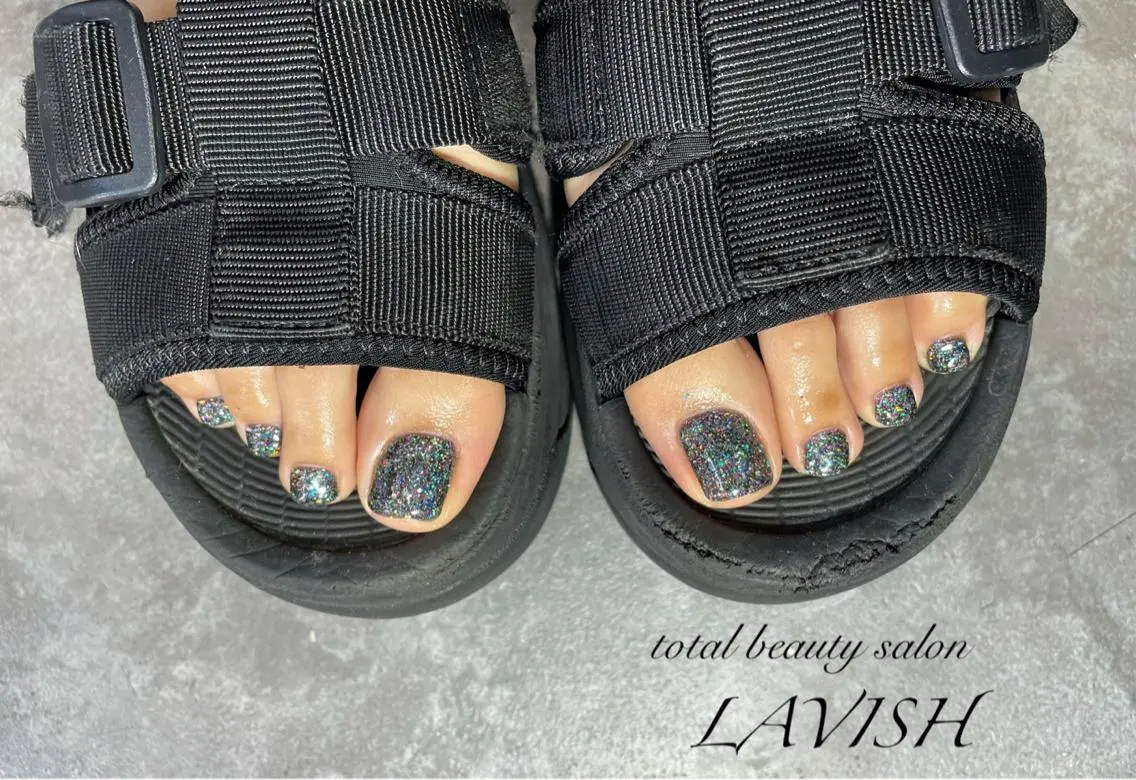 ネイル LAVISH 大和店 emi・:*+のネイルデザイン