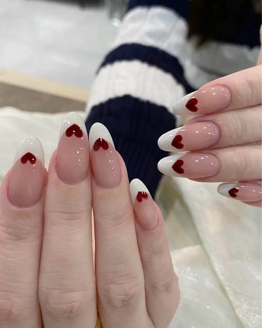 ネイル チークネイル フレンチネイル ハート キラキラネイル 韓国ネイル ハンドネイル Speraネイル 大宮店🎀のネイルデザイン