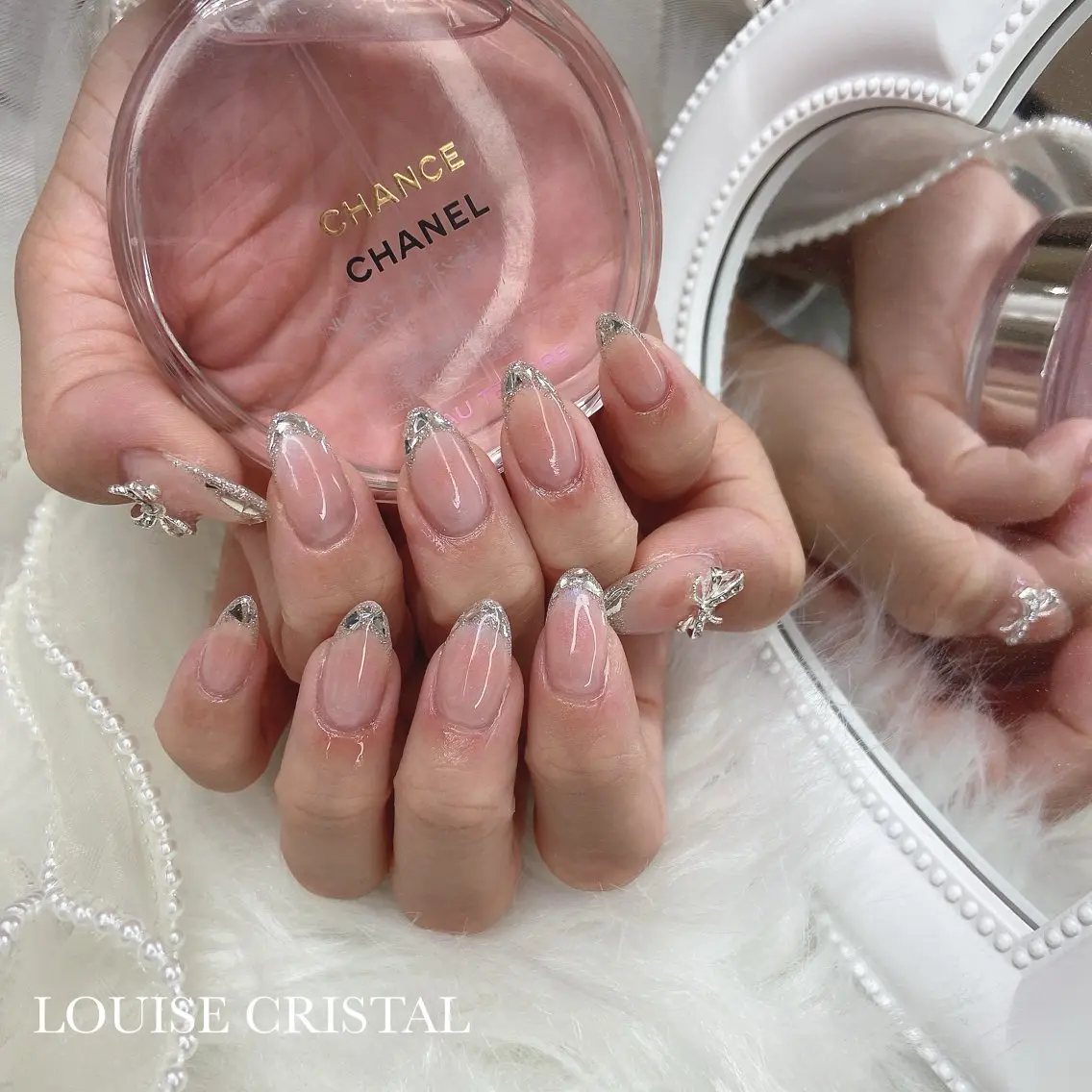 ネイル フレンチネイル ガラスフレンチ ハンドネイル LOUISE CRYSTALのネイルデザイン