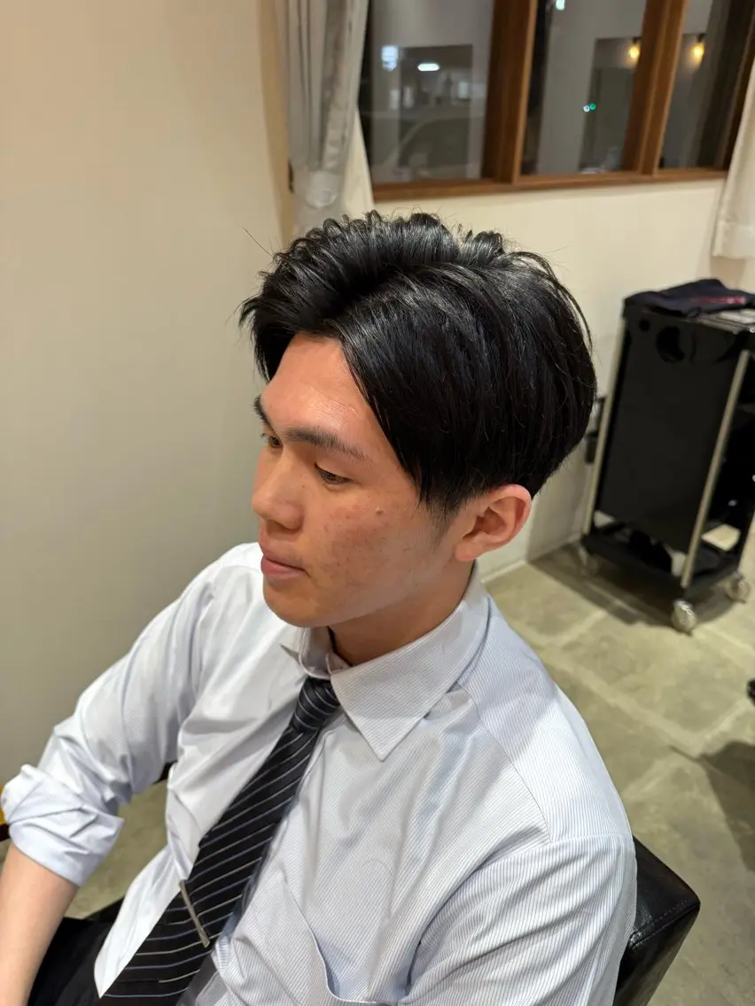 ショート メンズ アップバング 吉村 芽咲のヘアスタイル