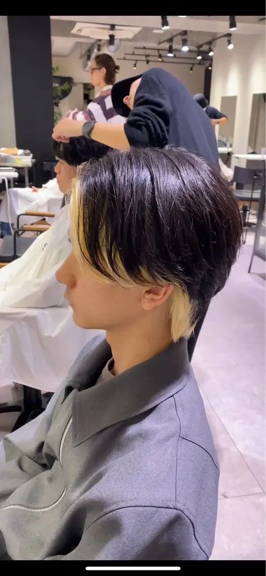 ショート カラー メンズ メンズインナーカラー ブロンド インナーカラー ホワイトブロンド 【メンズカット】 富塚　瑠士のヘアスタイル