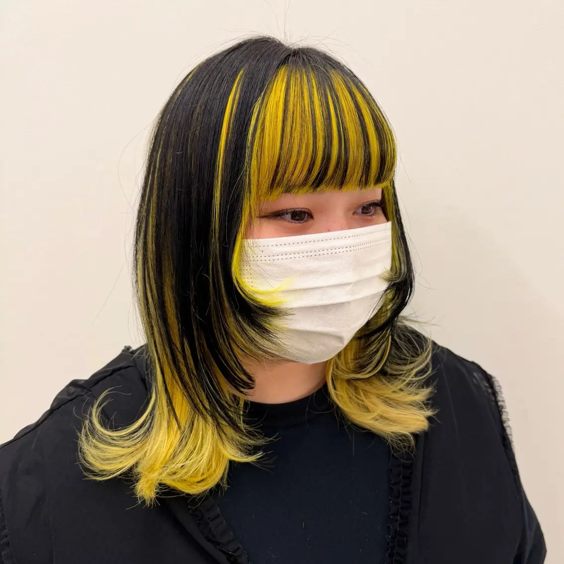 セミロング カラー 黒髪 イエローカラー カット ヘアカラー トリートメント EARTH菊名店👾 ひらのすぐるのヘアスタイル