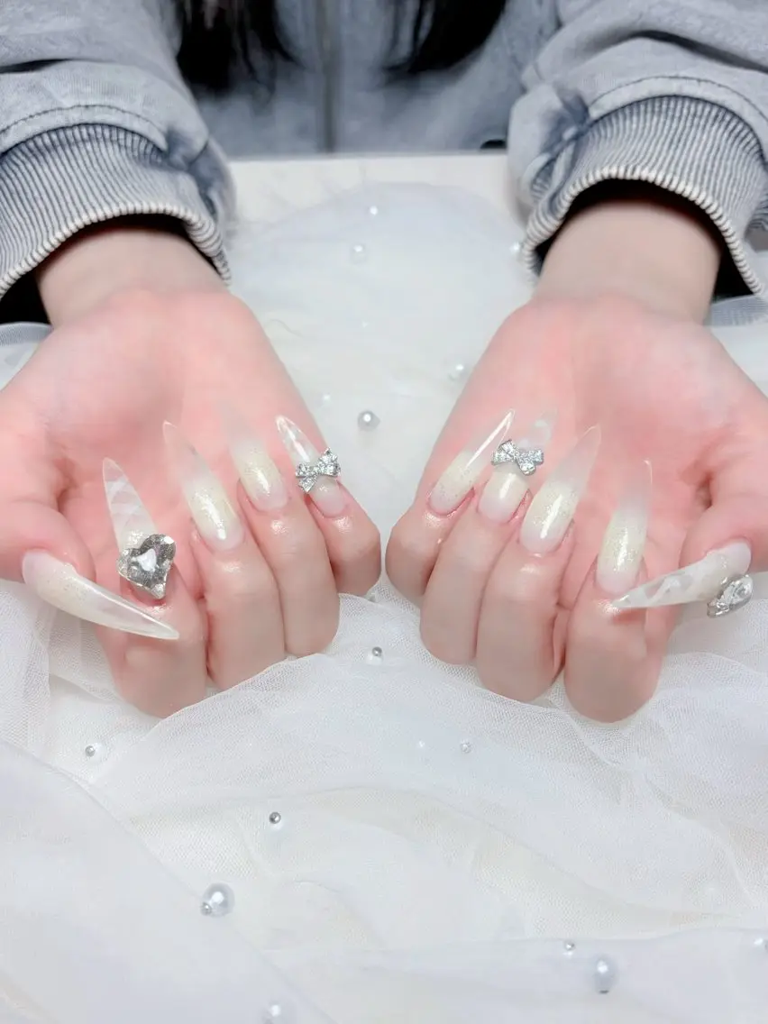 ネイル 韓国ネイル マグネットネイル 持ち込み ニュアンスネイル シンプルネイル ハンドネイル Huyn Nail Shinjyukuのネイルデザイン
