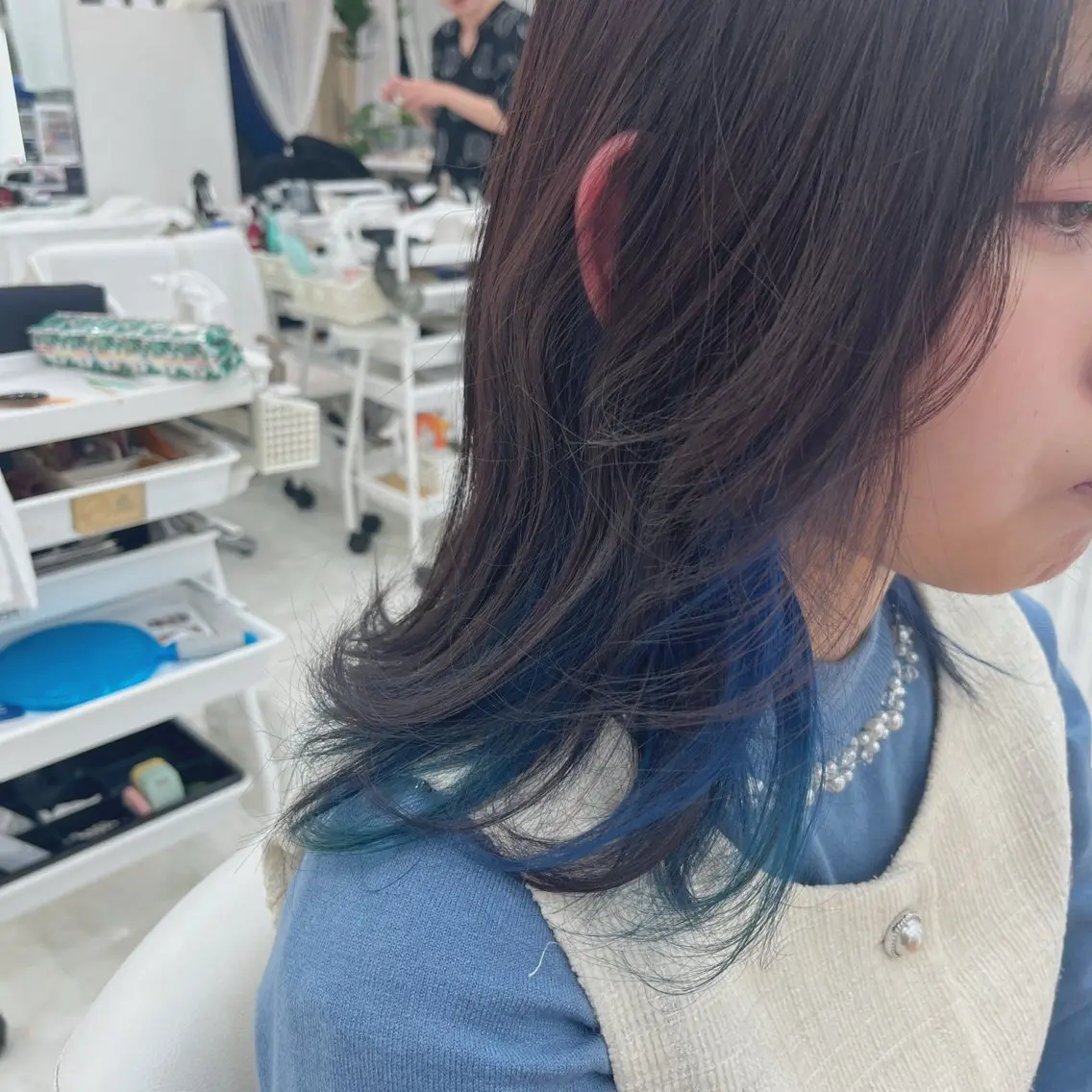セミロング カラー ブリーチ ブルーカラー ヘアカラー 山森 大地のヘアスタイル