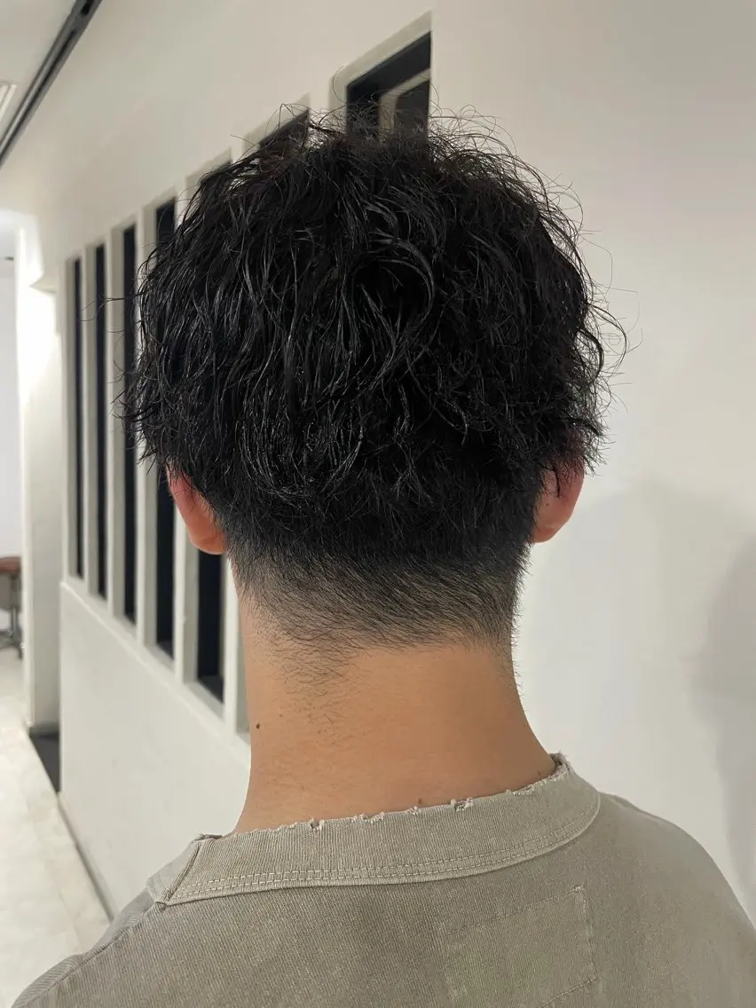 カラー メンズ メンズブリーチ ブリーチ 透明感カラー ブリーチなしカラー オリーブカラー ヘアカラー トリートメント 【NARVIS】本多 心美のヘアスタイル