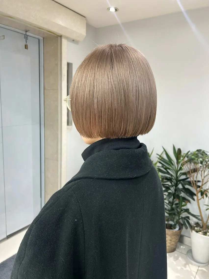 ミディアム カラー ベージュカラー ブリーチ ミルクティーベージュ ナチュラル×色気パ ーマ 渋谷/マナミのヘアスタイル