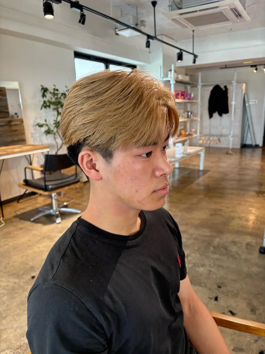 ショート カラー パーマ メンズ センターパート ダウンパーマ フェザーパーマ カルマパーマ メンズ韓国風 カット ヘアカラー 名駅/フェザーパーマ 韓国ヘア/森岡のヘアスタイル