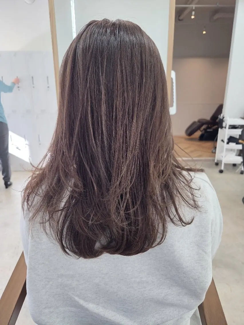 ロング カラー 透明感カラー グレージュ 樋口 千尋のヘアスタイル