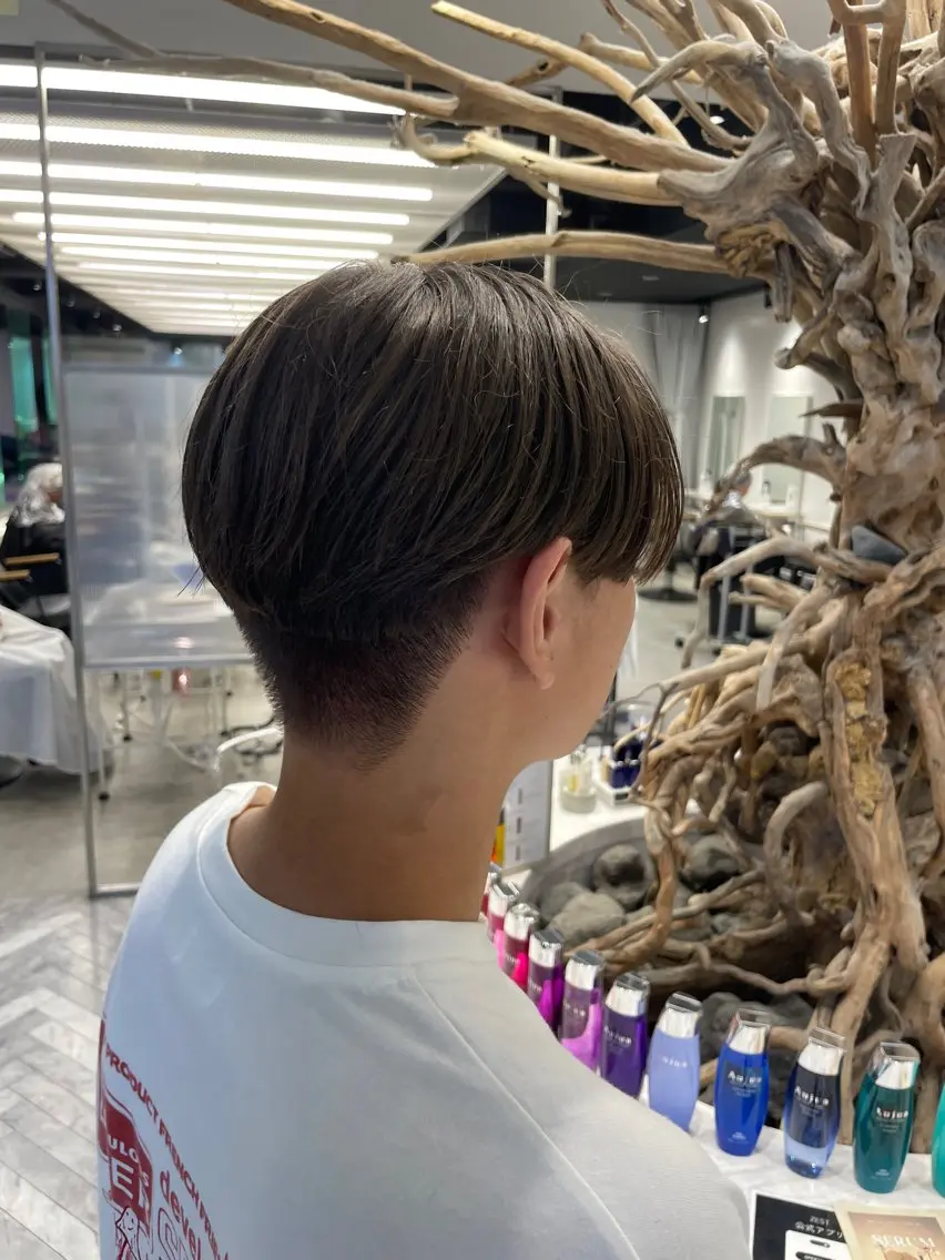 メンズ メンズバレイヤージュ メンズブリーチ センターパート メンズハイライト メンズハイトーン カット 丸山 颯輝斗のヘアスタイル