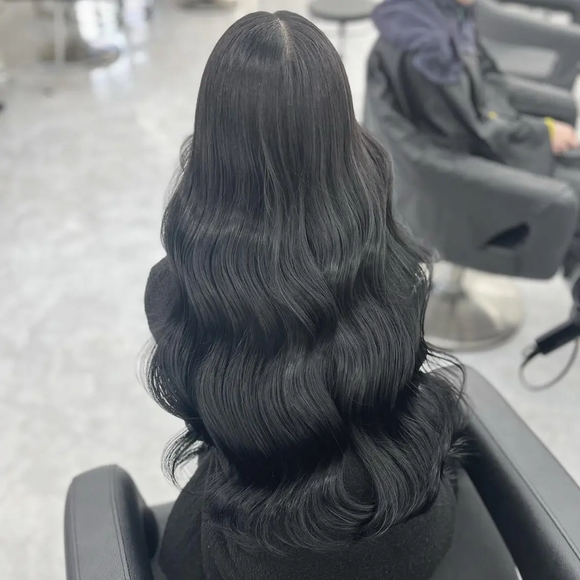 ロング カラー パーマ ヘアアレンジ メンズ キッズ メンズ韓国風 黒髪 ブルーカラー ブルーブラック レッドカラー ヘアカラー トリートメント ヘアセット 髪質改善Ⅰ透明感 艶カラーⅠたつやのヘアスタイル