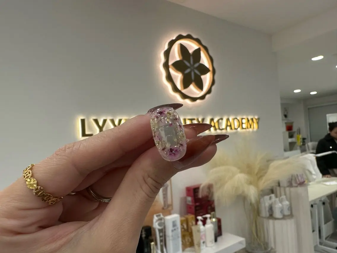 ネイル フラワーネイル LYYM Salon Miraのネイルデザイン