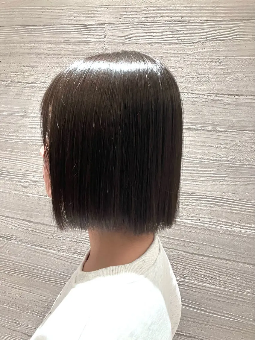 ショート ボブ サキ🤍ハイトーン 🪩レイヤーカットのヘアスタイル