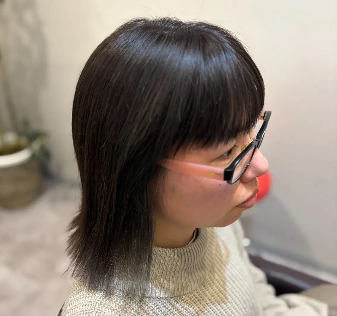 ミディアム ボブ 外ハネヘア カット ヘアカラー 山下ちひろ／似合わせ ／髪質改善／縮毛矯正のヘアスタイル