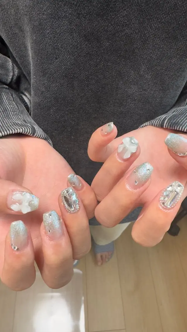 ネイル フラッシュネイル ホログラムネイル 韓国ネイル レース ラメ(グリッター) ハンドネイル MH_ Nailのネイルデザイン