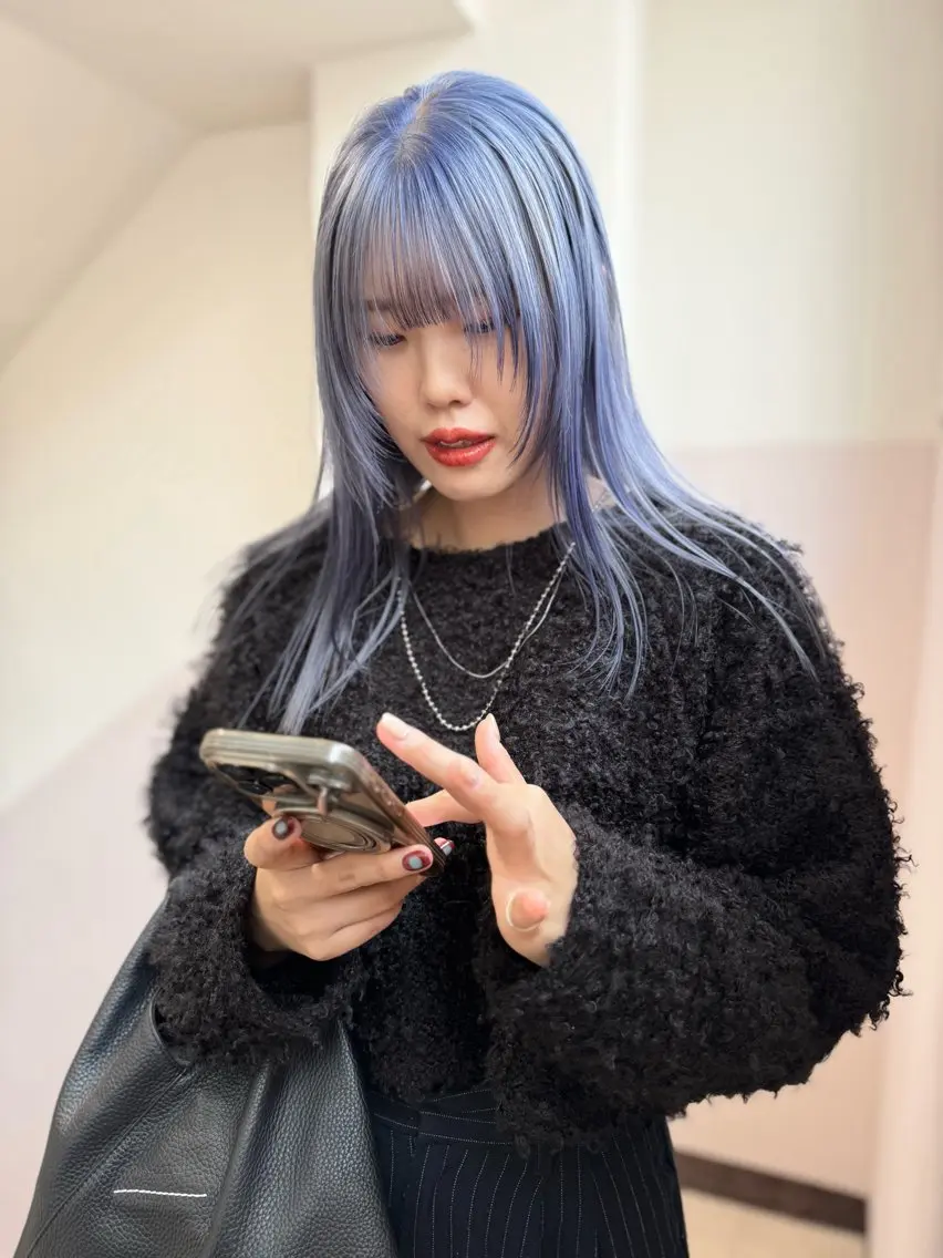 セミロング カラー オカモト ミユウのヘアスタイル