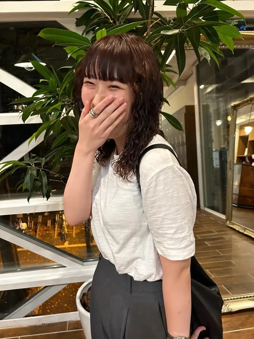 ミディアム パーマ 西 優衣奈のヘアスタイル