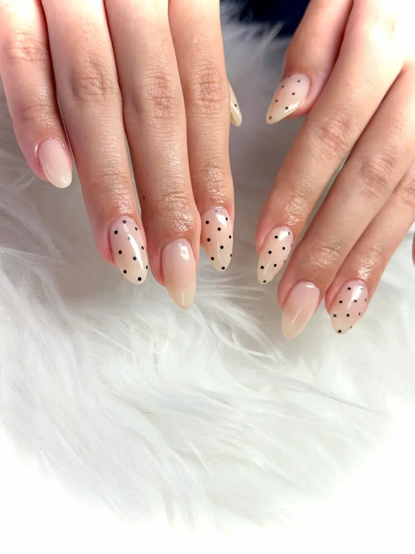 ネイル ドット 冬ネイル Nail room Aのネイルデザイン