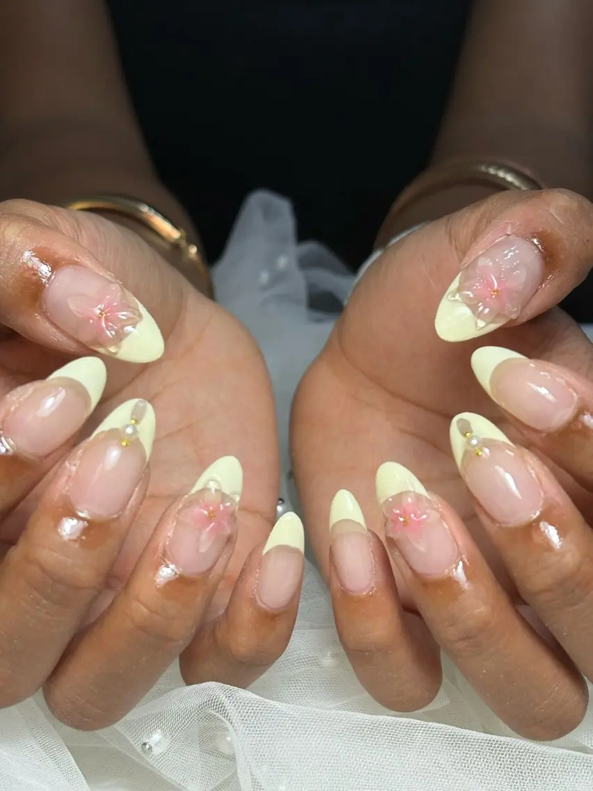 ネイル ハンドネイル フットネイル ✴︎ Delightのネイルデザイン
