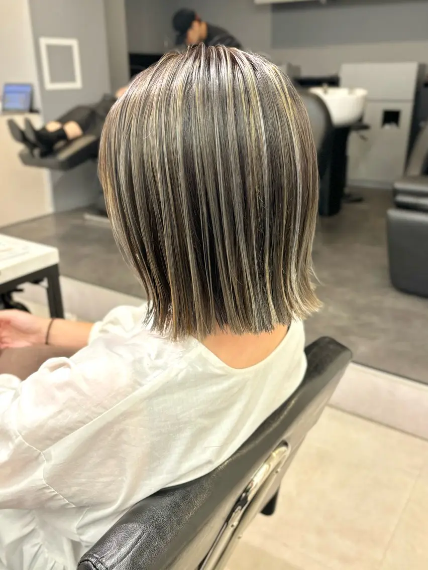ショート カラー ハイライトカラー ボブ ハイライト 外ハネヘア カット ヘアカラー トリートメント ハイライト/ショート /ボブ/RYOHEIのヘアスタイル