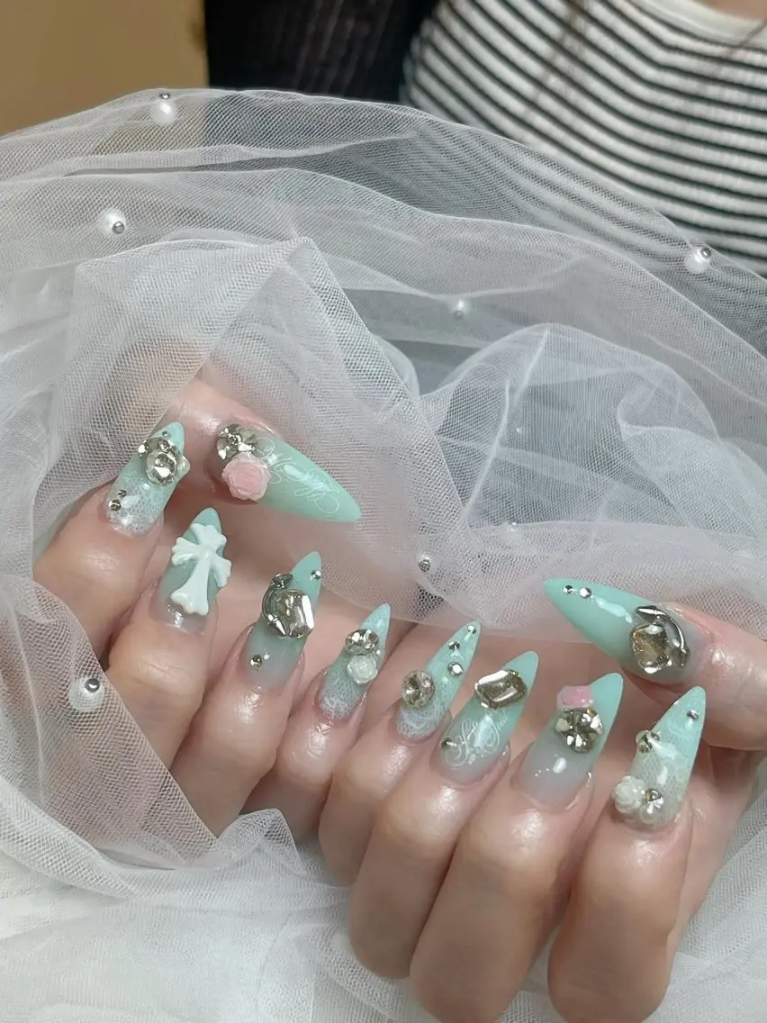 ネイル チークネイル ドット フットネイル フレンチネイル グラデーション ハンドネイル ハンドケア Nihonthy Nail 新宿のネイルデザイン