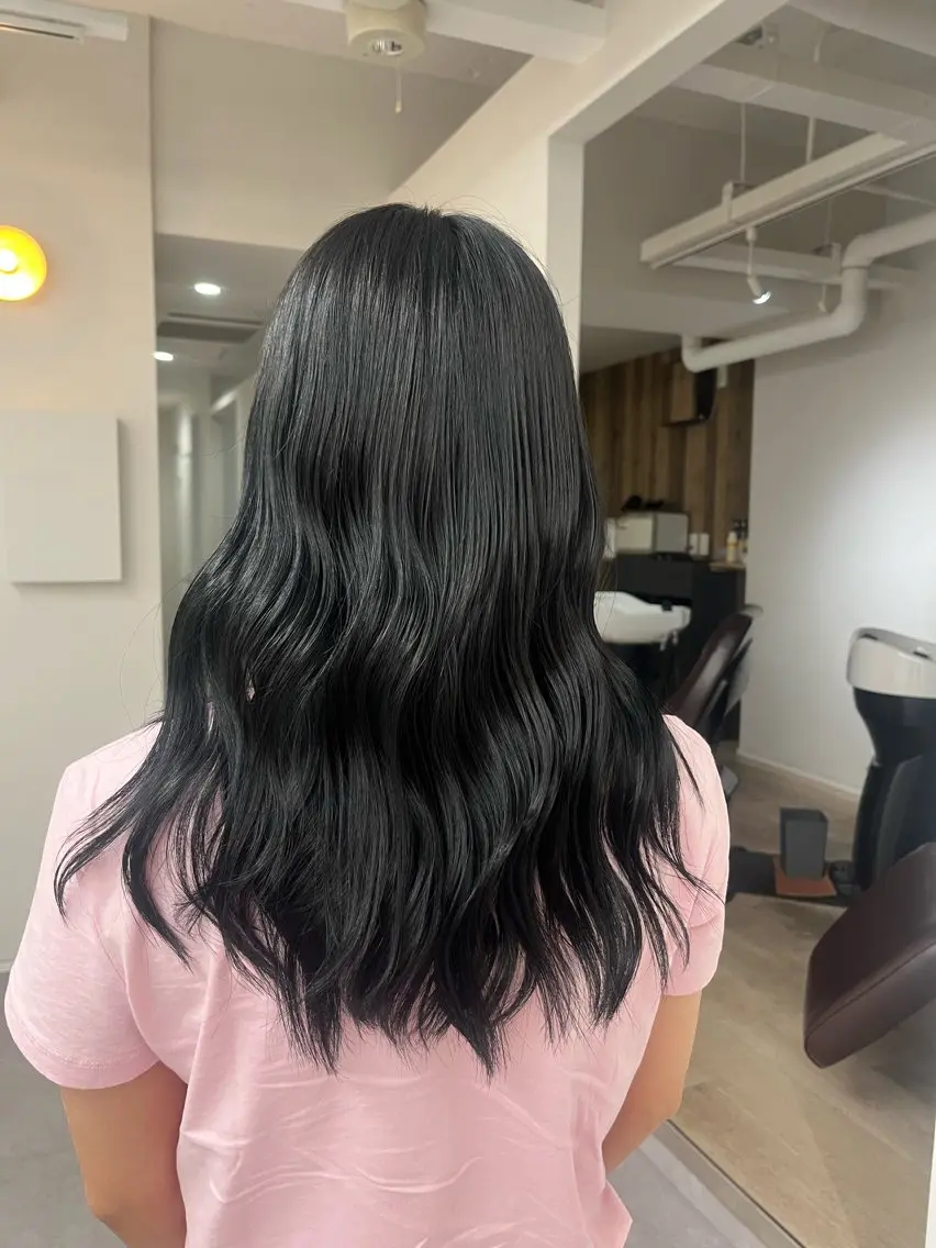 カラー 黒髪 ブルーカラー ブルーブラック ひな‪‪︎/暖色 柔color🌷のヘアスタイル