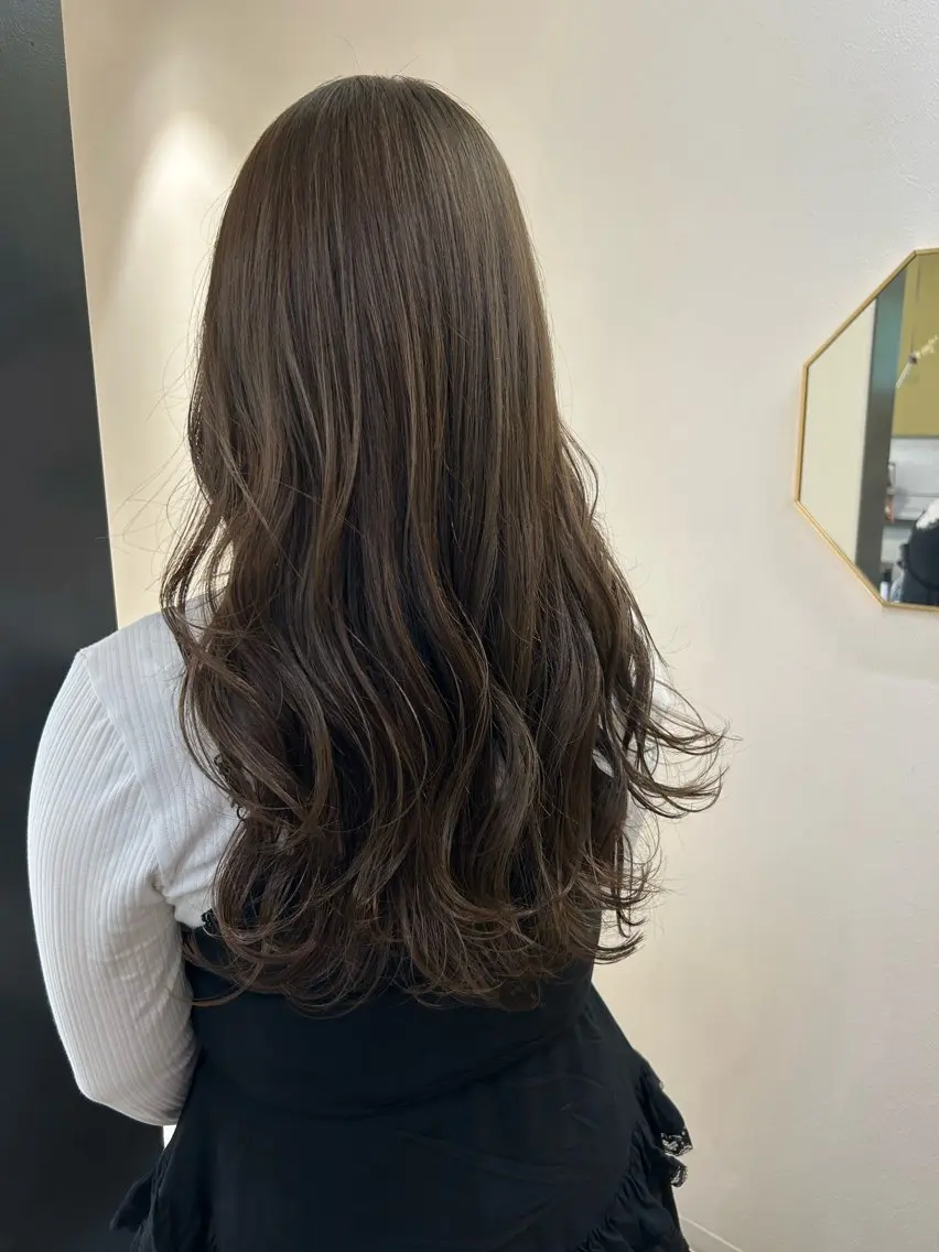 ロング カラー ベージュカラー ブリーチ ダブルカラー ブリーチなしカラー オリーブベージュ カット ヘアカラー トリートメント hubhair レイヤー/透明感のヘアスタイル