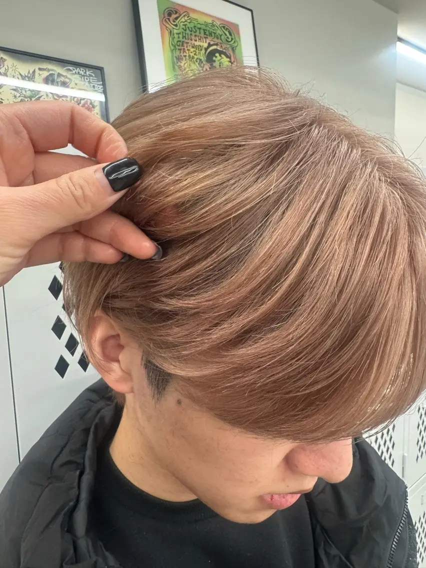 カラー メンズ メンズブリーチ ベージュカラー ブリーチ ミルクティーベージュ ヘアカラー 優菜/ メンズパーマのヘアスタイル