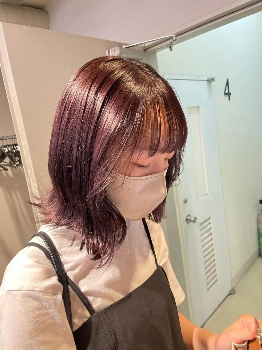 ミディアム カラー 抜け感レイヤー︴ ニュアンスカラーのヘアスタイル