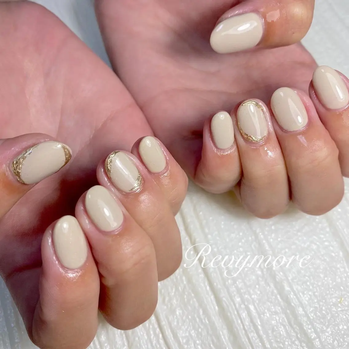 ミディアム ネイル 韓国風ヘア アートネイル ジェルネイル キラキラネイル 韓国ネイル nail salon Revymoreのネイルデザイン