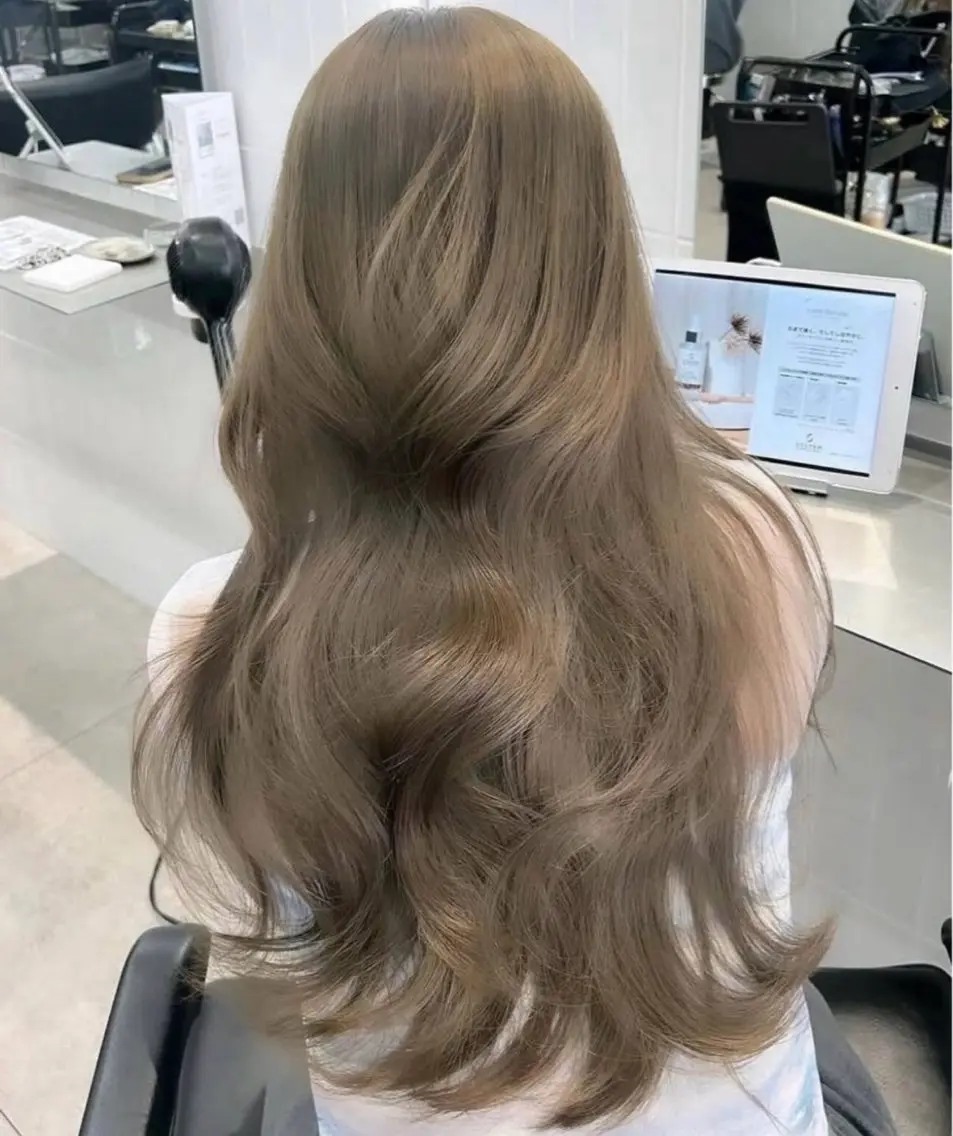 ロング カラー ヘアカラー sera 🎀ベージュのヘアスタイル