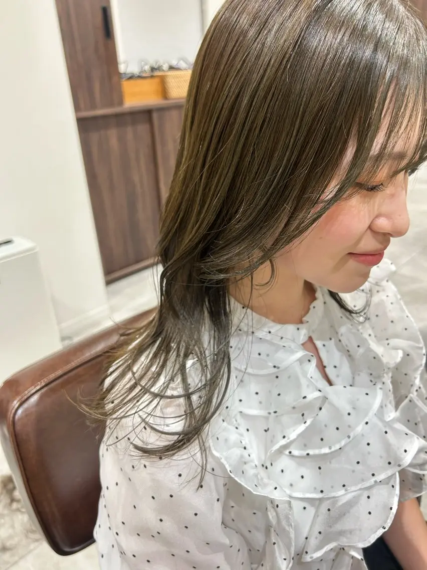 ミディアム カラー ベージュカラー ブリーチ ブリーチなしカラー オリーブベージュ カット ヘアカラー オリーブベージュ/ ブリーチなし透明感のヘアスタイル