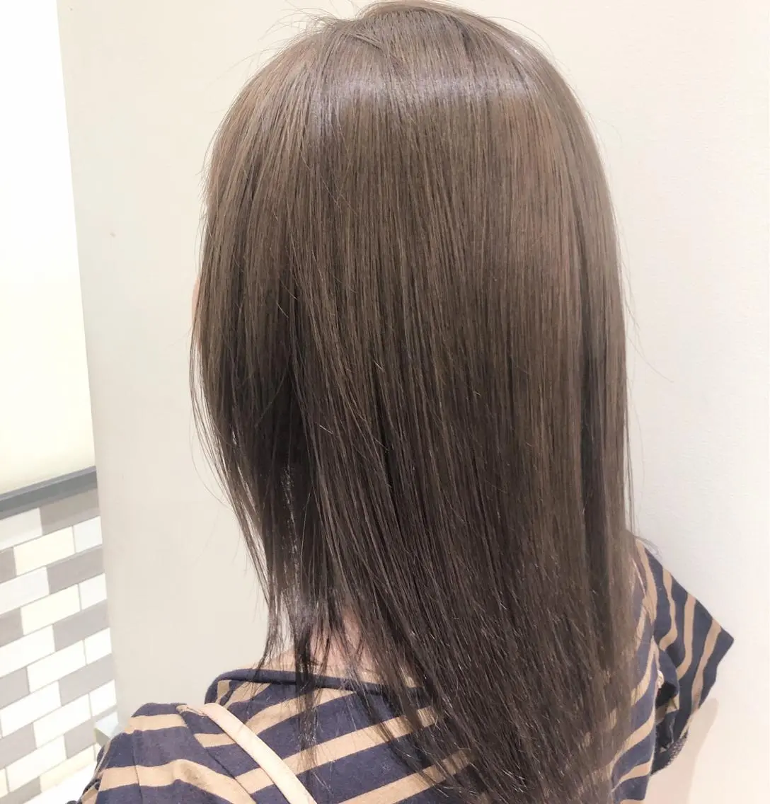 ミディアム カラー パーマ ヘアアレンジ アッシュ ミルクティーアッシュ 【白髪ぼかし 専門GBG】自由が丘のヘアスタイル