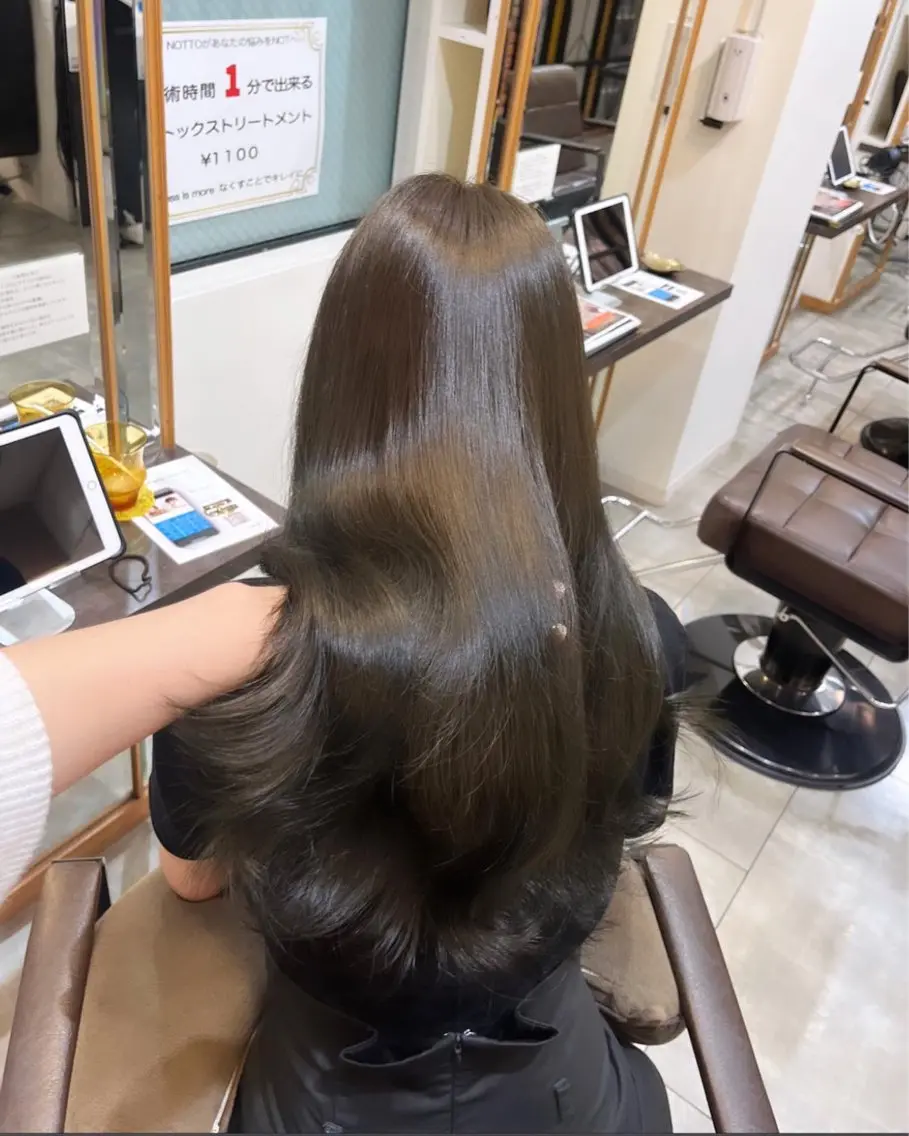 セミロング カラー オリーブグレー ヘアカラー トリートメント mai @ma_____iiのヘアスタイル